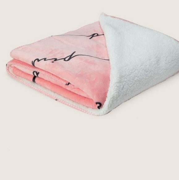 Victoria's Secret PINK Sherpa Blanket NWT - Picture 2 of 8